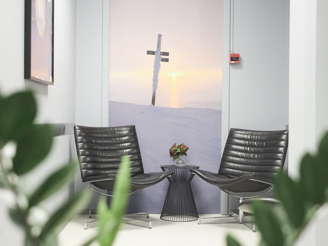 Komfortabelt venteområde med designmøbler hos Oslo Kosmetiske Lasersenter